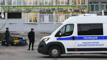 Отблеск страшной славы. Отец и бабушка керченского стрелка боятся людей
