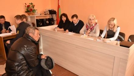 Час Х всё ближе. Как проходят заседания комиссий по тунеядцам под Гомелем
