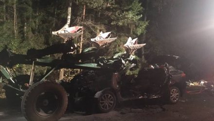 Ужасная смерть. Четыре белоруски погибли в столкновении Renault с плугами трактора
