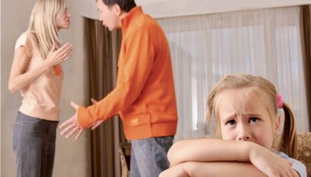 В Гомеле любящий муж подарил 2-летней дочке квартиру, поссорился с женой и теперь может оказаться на улице