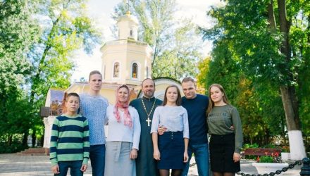 "Дети - это радость". Многодетная семья гомельчан – о любви, доверии и ценностях