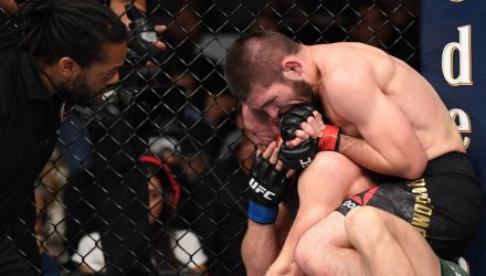 Ирландец уничтожен! Хабиб задушил Конора и защитил титул чемпиона UFC