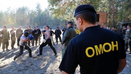 Их было шестеро, осталось двое… В Гомеле прошёл суровый экзамен на право ношения чёрного берета милицейского спецназа