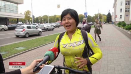 2 тысячи километров на велосипеде. Гомель посетила крутая велотуристка из Китая