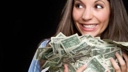 В Жлобине женщина вышла в огород, а когда вернулась, обнаружила пропажу $18200