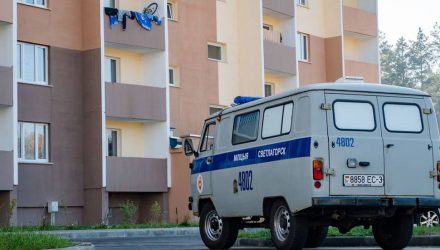 В Светлогорске в ночь на 15 октября девочка-подросток выпала из окна пятого этажа