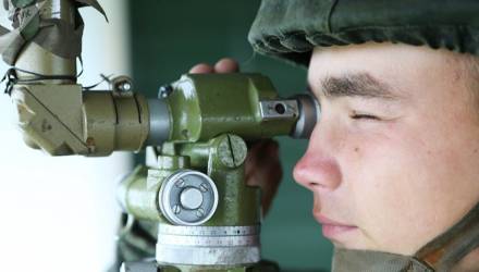 Лукашенко о российской военной базе: Она здесь не нужна