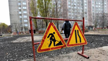 Успеть до морозов. В Советском районе Гомеля после выпадения снега продолжают копать