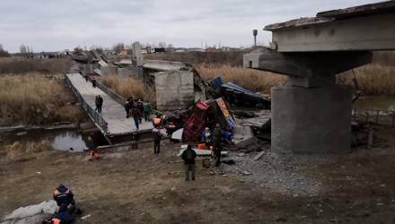 Под Воронежом обрушилось 120 метров моста с машинами, ехавшими по нему – шокирующее видео