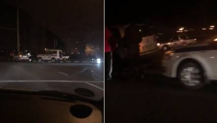 В Гомеле ночью внедорожник VW не смог разминуться со столбом. Судя по всему, водитель скрывался от ГАИ