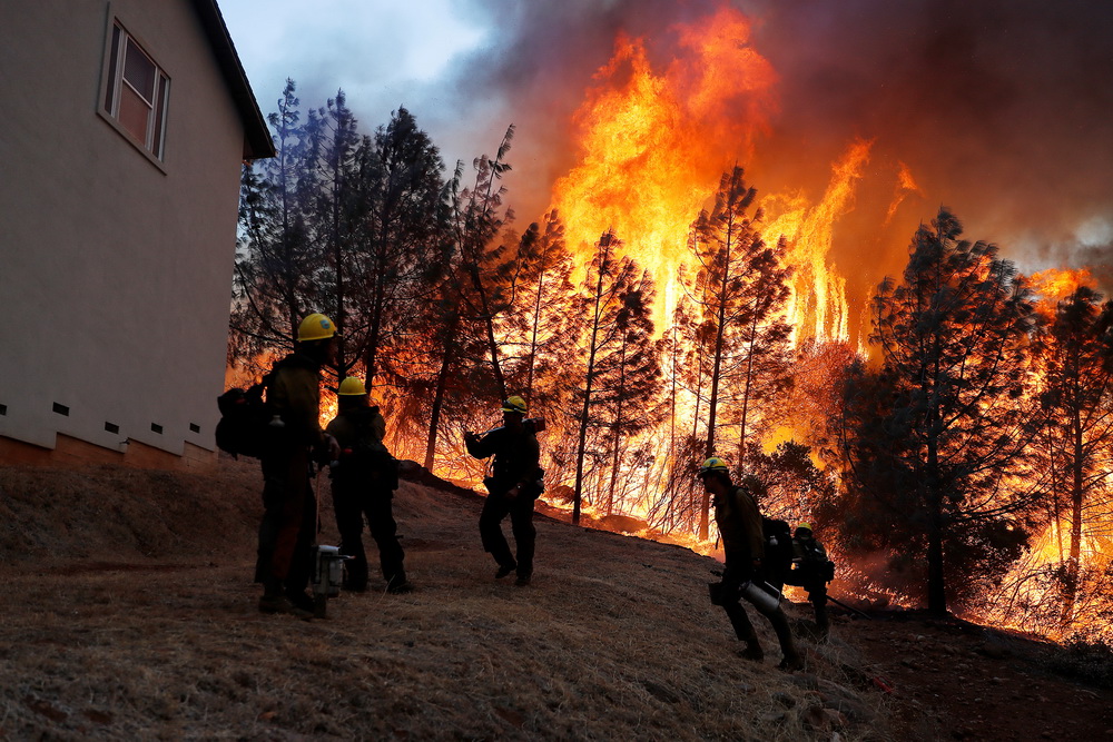 Ад в Парадайсе. Лесной пожар уничтожил город в США, люди спасаются бегством – жуткие кадры огненной стихии