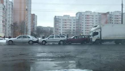 Снег, метель и до -17. Гомельская ГАИ предупредила водителей о "Днях жестянщика"