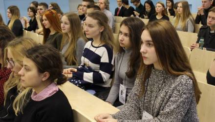 Получить налоговый вычет может студент-платник, если…