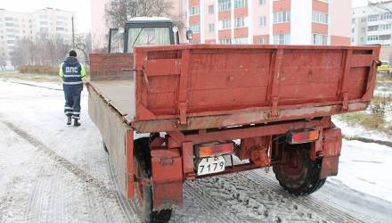 Готовность дорог, зимняя резина, габаритная техника: из-за сезонных рисков ГАИ Гомельщины усиливает контроль за ситуацией на трассах