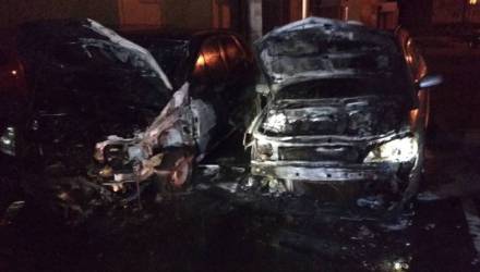 В Гомеле горели три авто. В одном случае подозревают поджог – фото, видео