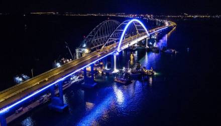 Украинские власти заявили о проседании Крымского моста: смещение на несколько миллиметров разглядели со спутника