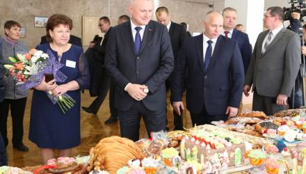 Первые милицейские "Дожинки". Шуневич наградил лучших работников подшефного сельхозпредприятия на Гомельщине