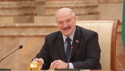 Лукашенко объяснил, откуда в конспектах "бабла мало", "мерседесы" и "тёлки"