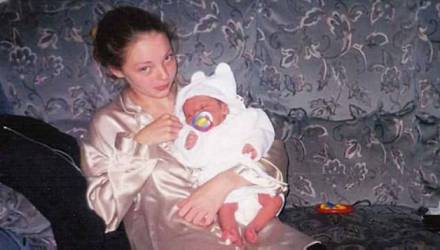 "Я забеременела в 15 лет, и теперь насильник хочет воспитывать моего сына"