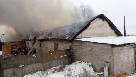 В Гомельском районе горел цех по производству памятников