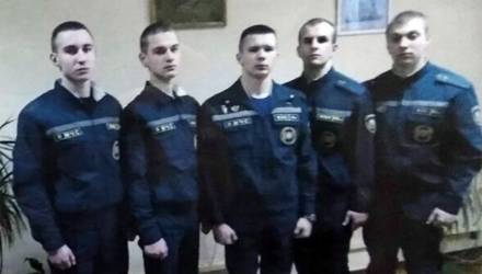 В Гомеле пятеро учащихся колледжа оказали первую помощь потерявшей сознание женщине и отнесли её на руках домой