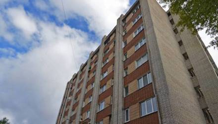 В Гомеле женщина выпала с 7 этажа и разбилась насмерть. При этом жертвой едва не стал случайный прохожий