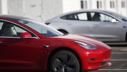 Курьёзный случай. В США арестовали водителя Tesla, который пьяным уснул за рулём – авто ещё 7 минут уходило от погони копов на скорости 110 км/ч