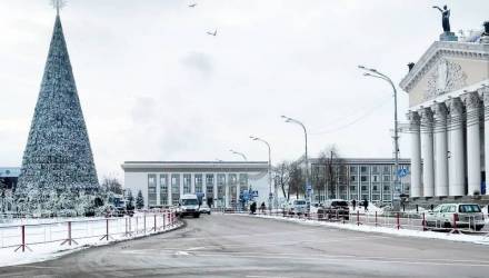 Главная городская ёлка Гомеля зажжёт сегодня огни. Гоу на площадь к 18:00