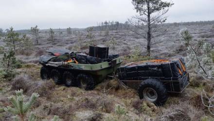 Литовские пограничники нашли в болоте автомобиль-амфибию с контрабандными сигаретами из Беларуси