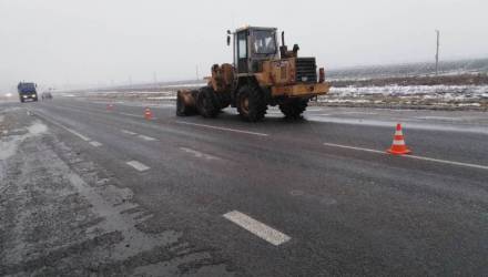 На выезде из Речицы пешехода в наушниках сбил погрузчик