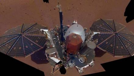 InSight прислал первое селфи с Марса