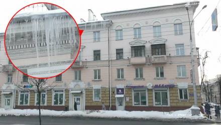"Гражданина, ты туда не ходи". Кто должен следить за тем, чтобы гомельчан не поубивало сосульками?