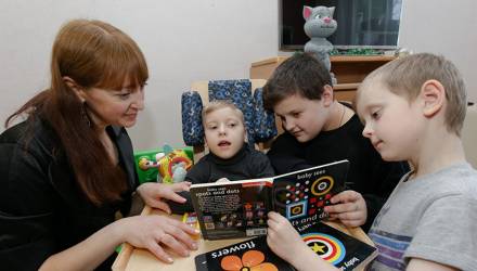 «Краны чиним по YouTube». Как многодетная мама одна растит четверых сыновей