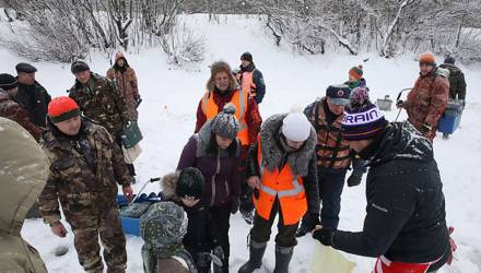 В Гомеле прошли соревнования по зимней ловле рыбы на мормышку (фото)