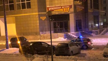 Чудесные приключения Citroen в Гомеле: водитель врезался в минивэн, решил сменить дислокацию и задом въехал в другое авто