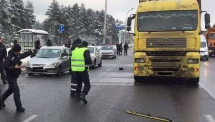 Курсант погиб под колесами фуры напротив Военной академии в Минске