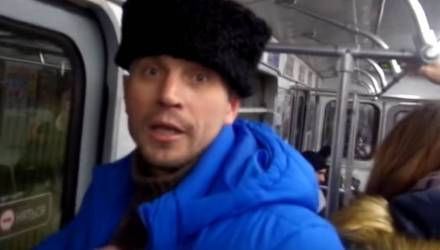 В Минске неадекватный белорусскоязычный блогер напал на человека в казачьей шапке, потому что он "угрожает независимости"