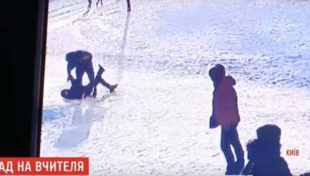 «Давай руку, я её отрежу». За что избили физрука в украинской школе и почему его коллеги готовят забастовку
