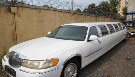 Гомельские Lincoln Town Car и ЛуАЗ. Роскошные "англичане" и редкий автохлам: ТОП-7 интересных машин из "конфиската"