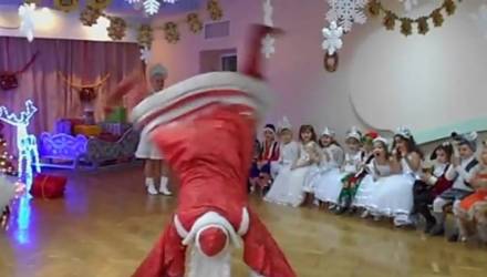 Зажигательные танцы Дедов Морозов попали на видео