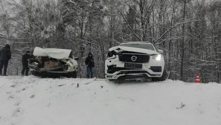 В Гомеле сбили 9-летнего мальчика, а под Житковичами водитель избегал попутного столкновения и допустил лобовое – женщина в реанимации