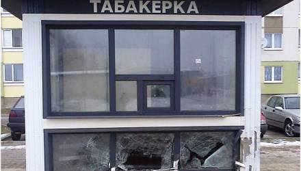 «По телевизору агитируют за ЗОЖ, а весь город заставили табачными ларьками!»