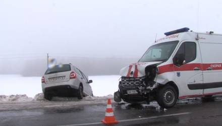 В Мозырском районе «Лада» вылетела на встречку и врезалась в скорую, есть пострадавшие (видео)