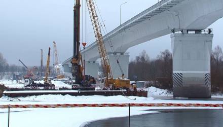 Под Гомелем началась установка опор нового автомобильного моста через Сож (видео)