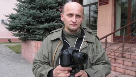 Гомельский блогер Жуковский уехал из Беларуси. Говорят, его побили и порвали паспорт – он будет просить политубежище в ЕС