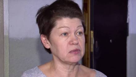 «Мы отказываемся платить!» Жильцам гомельского подъезда, который вандалы поджигали трижды, предлагают делать ремонт за свой счёт