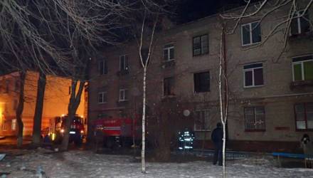 В Гомеле при пожаре в подвале 3-этажного дома погибла молодая женщина (фото, видео)