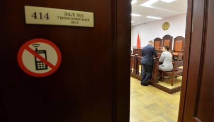 За гранью: на Гомельщине банк взыскивает долг умерших родителей с 8-летней сироты
