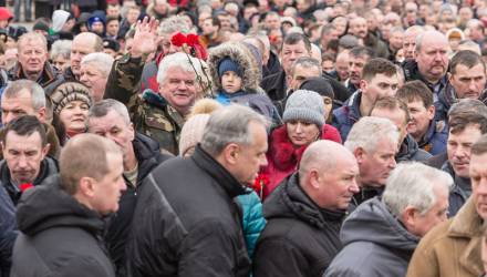 Митинг памяти прошел у монумента погибшим воинам-интернационалистам в Любенском микрорайоне Гомеля