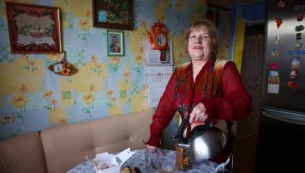 «Я работаю бабушкой на час». Кого спасают заботливые белорусские пенсионеры